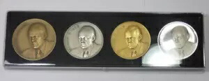 Medallic Art Co ジェラルド フォード就任メダル セット 4 個 999 シルバー バーメイル ブロンズ