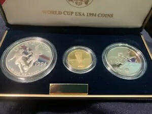 8029　1998年 ワールドカップ 公式記念コイン 銀貨 4種セット　（シルバー900/22.2g） 平成10年(1998)銘FIFAワールドカップ初出場記念貨幣セット