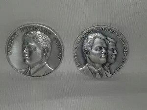 1993 年および 1997 年ビル クリントン就任メダリック アート シルバー 0.999 コイン ロット 1 位および 2 位