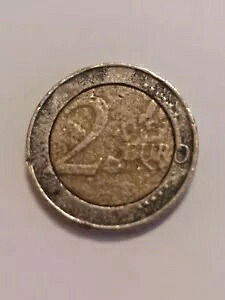 金属エラーのある 2 ユーロ ベルギー コイン 2008