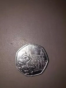 ロンドン塔の外でサンドイッチを食べるクマのパディントン 50p 2019｜WORLD RESOURCE【KING店】