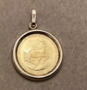 1979 年南アフリカ 1 ランド金貨、14K ゴールド ペンダントベールに取り付けられました。