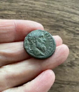 ローマ人。ペルティナックス (西暦 193 年 1 月 1 日から 3 月 28 日まで)。銅として。とても珍しいです。