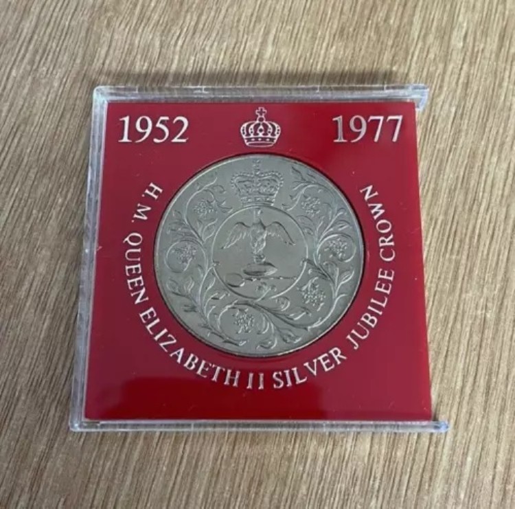 エリザベス二世女王陛下 シルバージュビリー記念メダル 山一證券創業80周年記念 楽天市場】エリザベス女王 シルバージュビリー 25年記念コイン 記念