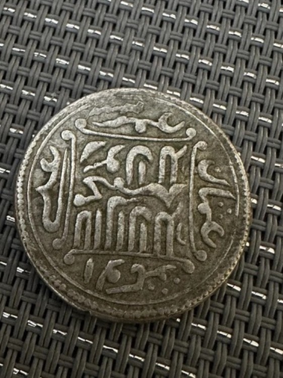古いトークンのイスラム銀貨、ムガル寺院の珍しいもの。