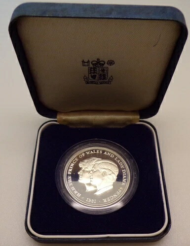 楽天市場】1981年 プリンス・オブ・ウェールズとダイアナ妃 スペンサー