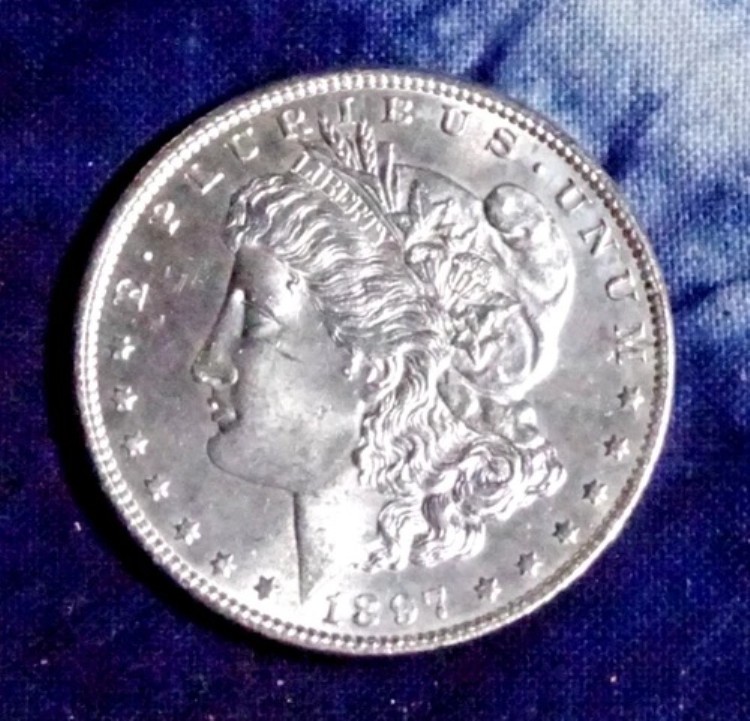 1897-P 1ドル モルガン銀貨 BU GEM「Uグレード」プラスチックスナップホルダー付き
