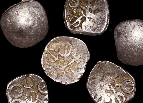 古代インドの銀貨2枚セット ? アケメネス朝ガンダーラ（紀元前500～300年）