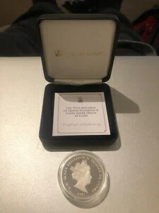 楽天市場】エリザベス2世 女王陛下 日本公式ご訪問実録 メダル 1975年