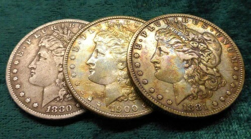 シルバー モルガン ダラー コイン 3 枚セット、カラー トーン、1880 年、1881 年 O コイン、1900 年 $1 コイン 67,760円