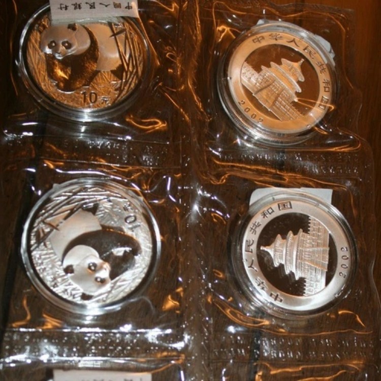 2002年 1オンス 銀製パンダ カプセル入り & 厚いプラスチック/COAタグ付き 中国造幣局発行