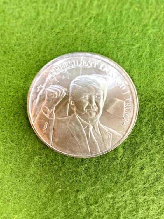 ドナルド・トランプ 銀貨 1オンス 銀 0.9999 コイン 2020年大統領 ドナルド・J・トランプ BU