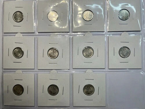 1943年から1952年までの3ペンス硬貨セット - すべて未流通、エリザベス2世記念の2x2セット