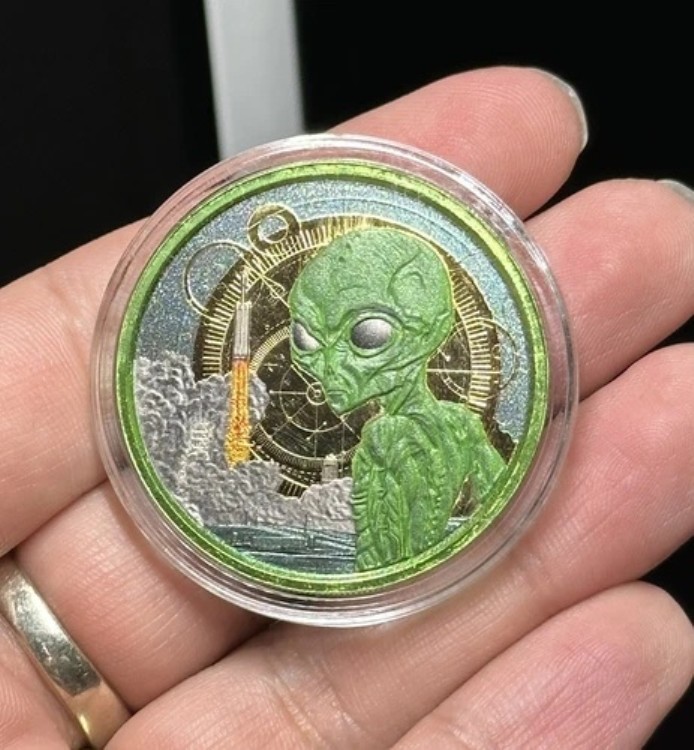エイリアン スペースグリーン 1オンス 純銀 暗闇で光る銀貨(説明を読む)|WORLD RESOURCE【KING店】