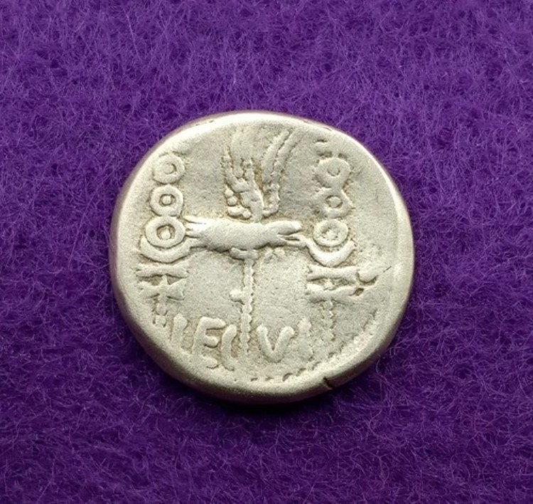 **希少** 2,000年前のマルクス・アントニウス銀貨 ローマデナリウス 紀元前32-31年