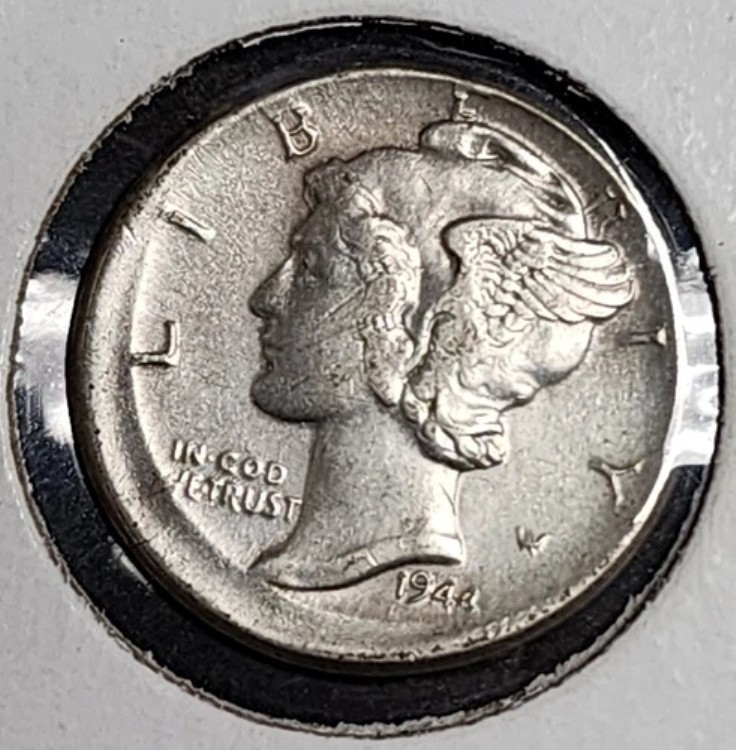 1944年製マーキュリー銀貨（中心から外れて鋳造）