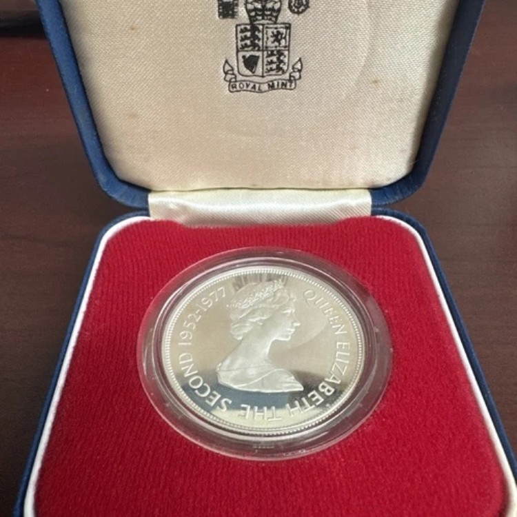 希少！ロイヤルミント 1977年 エリザベス2世女王/モーリシャス 25ルピー/銀貨 999