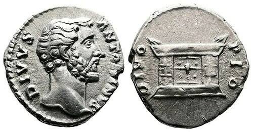 古代ローマ皇帝アントニヌス・ピウスの銀貨デナリウス - DIVO PIO