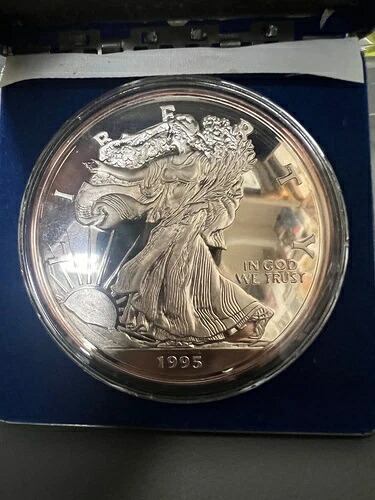 1995年 8オンス リバティ アメリカン イーグル スタイル 1/2 ポンド .999 純銀地金 COA なし
