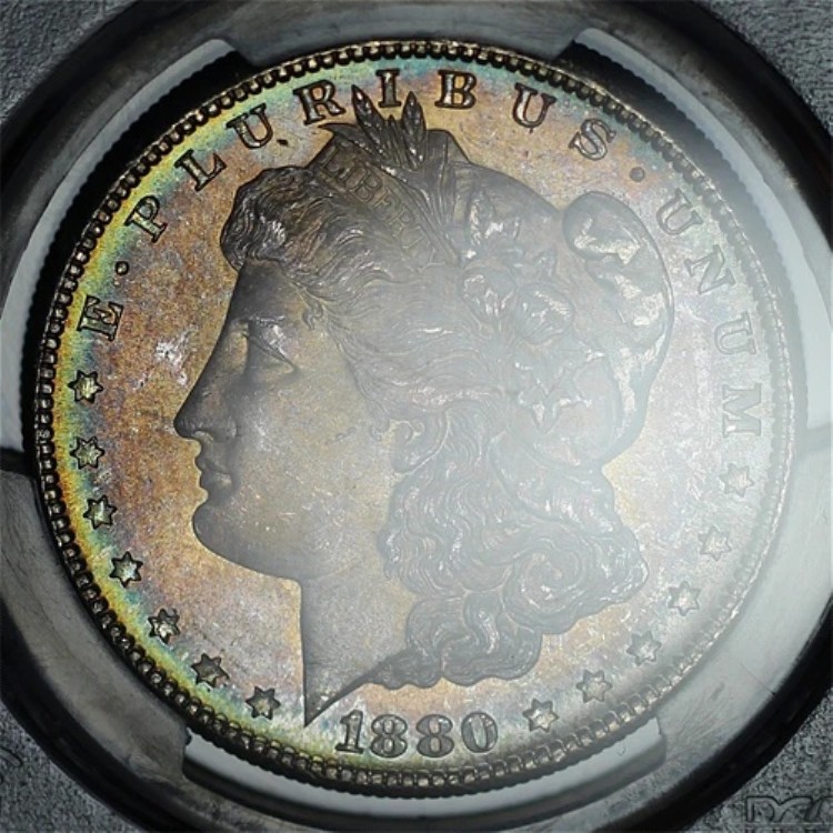 1880-S モーガン ダラー PCGS MS-65 - 表面はパステル調、裏面は多彩な色調!
