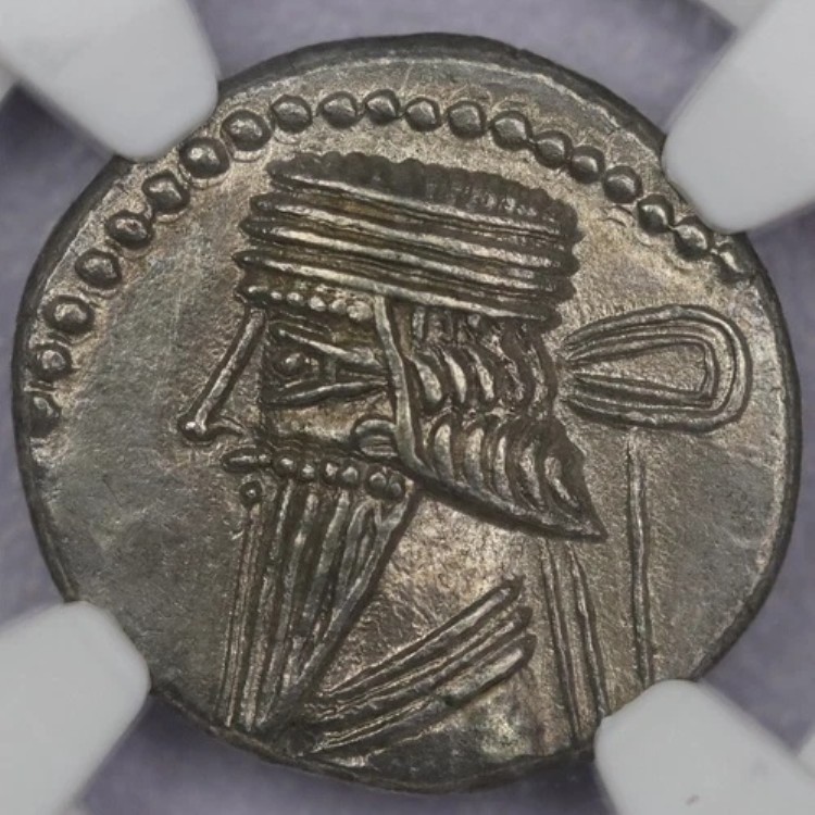 パルティア王国。パコルス紀元78-120年ドラクマ金貨（3.97g） - NGC AU 5/5 3/5