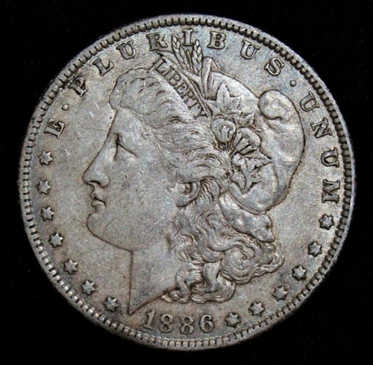 1886-O モルガン銀貨。オリジナルの古い色合い！日付も鮮明！