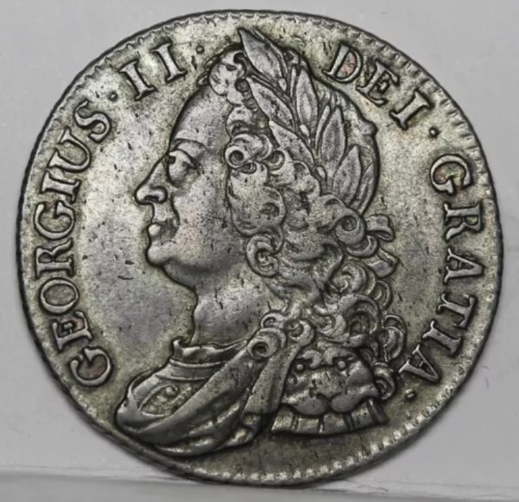ジョージ2世のスターリングシルバーシリング、1743年。裏面にバラの角模様。EF