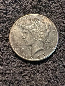 ピース 1928ペンス (BU) 銀貨 (238) 193,600円