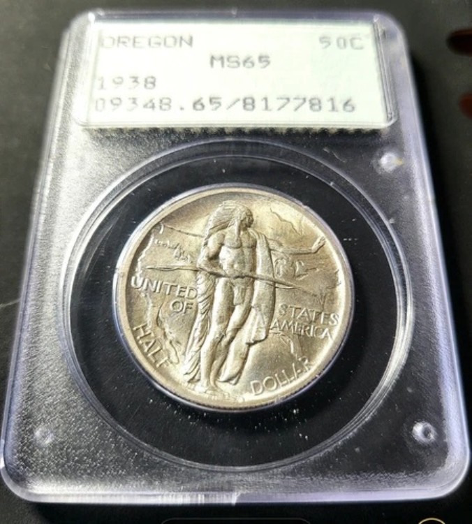 1938年オレゴン銀貨50セント記念ハーフドル。PCGS MS65「ラトラー」ホルダー