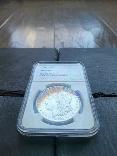 1881年 S モルガン銀貨 NGC MS65+ レインボークレセントトーン