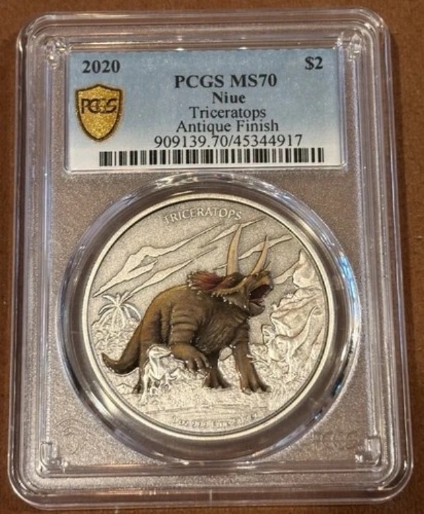 2020- ニウエ- トリケラトプス- PCGS- MS70 アンティーク仕上げ- ゴールドシールド- PCGS Pop 3!