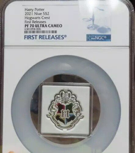 2021年 ハリー・ポッター ホグワーツ クレスト 1オンス .999 シルバー NGC PR70 ニウエ 2ドル 映画コイン 284,130円