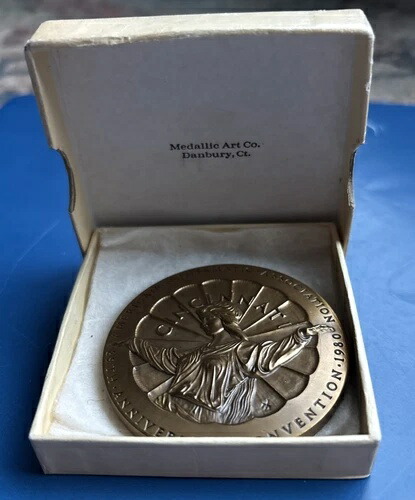 楽天市場】500円白銅貨幣発行記念メダル 1982年（純銀製） 銀メダル