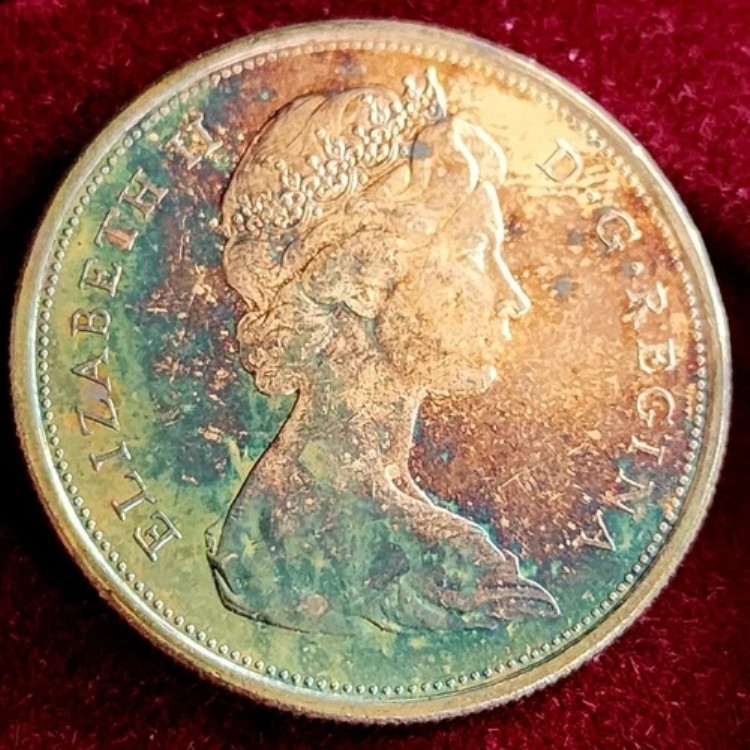 1967年カナダウルフシルバー50セントプルーフ、モンスターレインボートーン画像