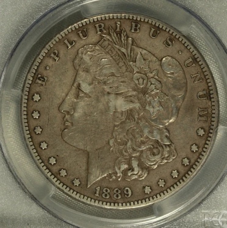 1889-CC モルガン・ダラー。PCGS エクストラファインディテール。非常に鮮明で魅力的なコイン。