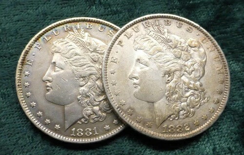 アメリカ合衆国 1 ドル銀貨 2 枚、米国銀貨 1 ドル、1881 年、1882 年