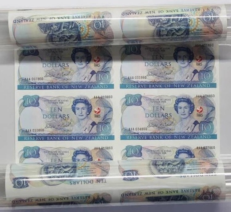 NZ $10 x 16 未カットシート 1990 年 ワイタンギ条約 150 周年 \