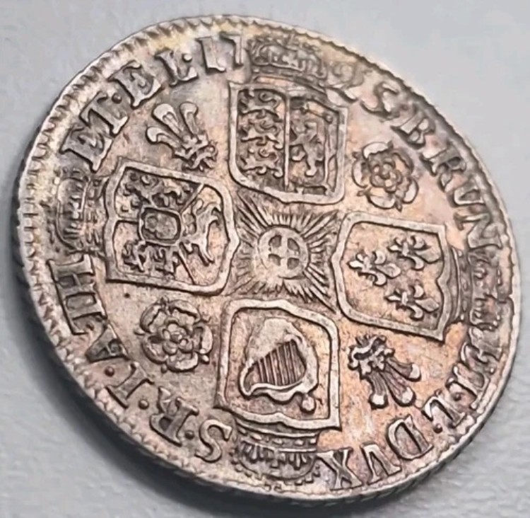 非常に希少なジョージ1世の1725年製シリング銀貨。高品位の美しい光沢仕上げ。