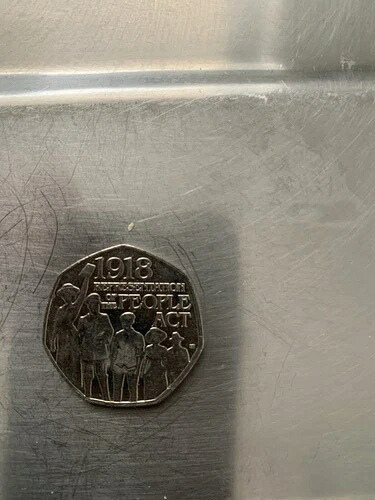 希少な1918年人民代表法50ペンス硬貨（2018年）コレクターズアイテム 139,150円