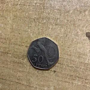 希少価値の高い英国50ペンス硬貨 ロジャー・バニスターのランニングレッグ