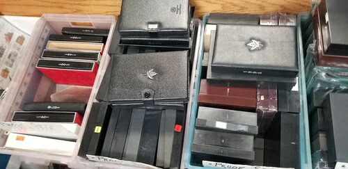 カナダ 1986 ダブル ドル ミント セット 表示されているロットからの 1 セット。