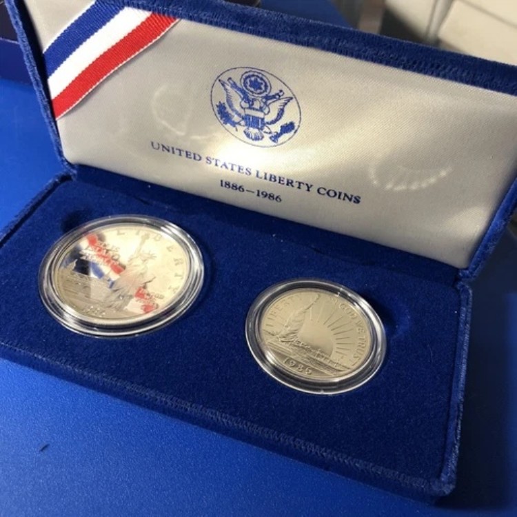 1986年頃のプルーフ銀貨とハーフドル銀貨 - エリス島
