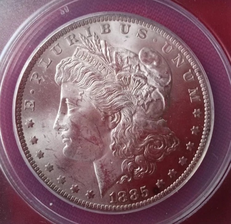 1885 O モーガン銀貨、ANACS による MS 62 グレード。