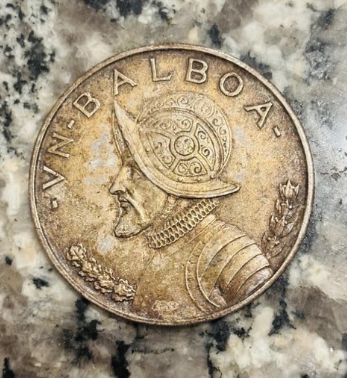 1947年 パナマ ワンバルボア 装甲胸像 クラウンサイズ 90% 銀貨