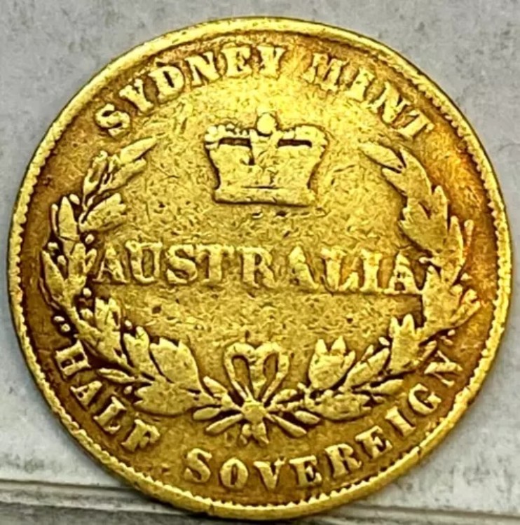 オーストラリアの希少な1863年シドニーハーフソブリン金貨。どんな状態でも見つけるのは非常に困難です。