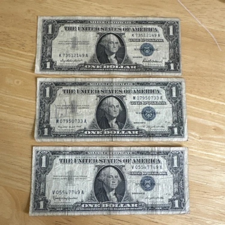 3 枚セット、1 ドルの希少な 1957 年、1957 A、1957 B ブルー シール シルバー証明書。
