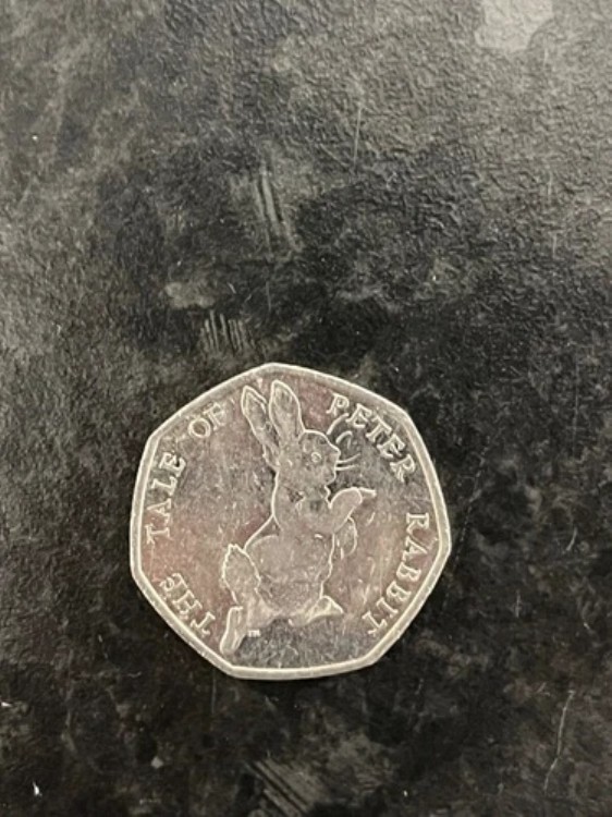 ピーターラビットのお話 ビアトリクス・ポター 50ペンス硬貨 2017年