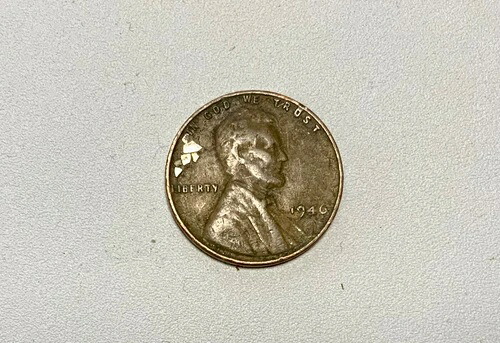 希少な1946年製小麦ペニー硬貨。ミントマークなし。左側に奇妙な金属片あり。|WORLD RESOURCE【KING店】
