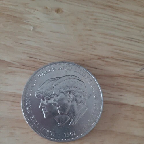 楽天市場】英国チャールズ皇太子殿下ご成婚記念クラウン貨 1981年