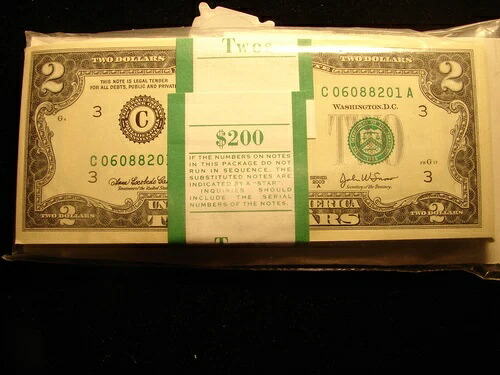 2003 A $2 フィラデルフィア FRN 100 枚パック (連続番号付き、写真の通り)。 146,850円
